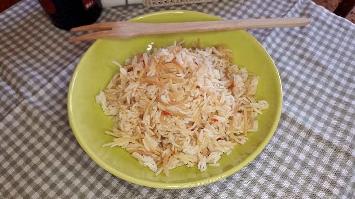 foto de arroz con fideos