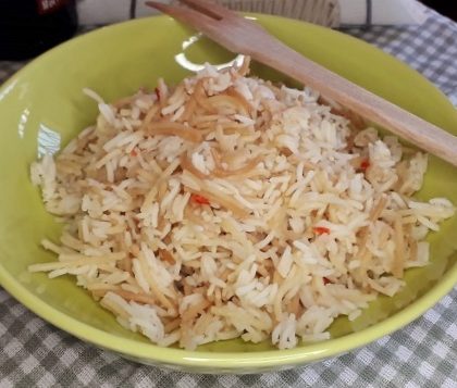 foto de arroz con fideos
