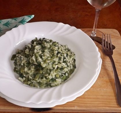 foto risotto de vegetales verdes