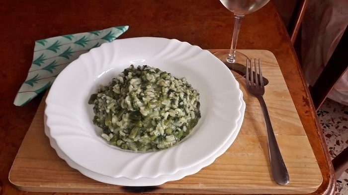 foto risotto de vegetales verdes