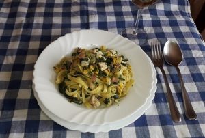 foto pasta con pollo y espinacas