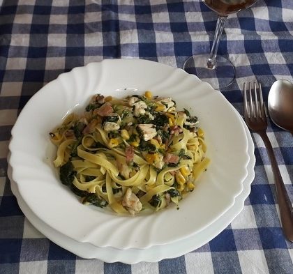 foto pasta con pollo y espinacas