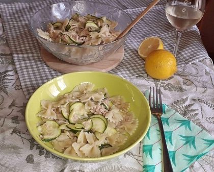 ensalada de pasta calabacín y atún