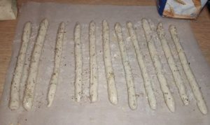 Grisines de orégano y parmesano preparación