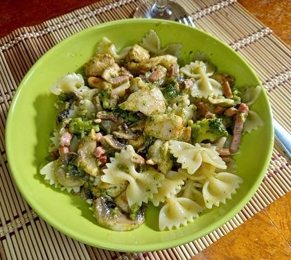 pasta con pollo brocoli y champinones