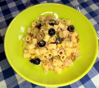 Ensalada fria de pasta con atún